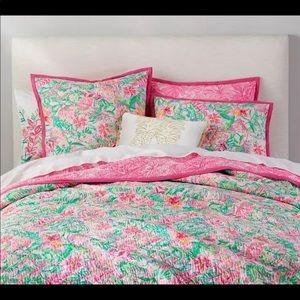 EUC Two Lilly Pulitzer Lilly of the Jungle Euro shams
